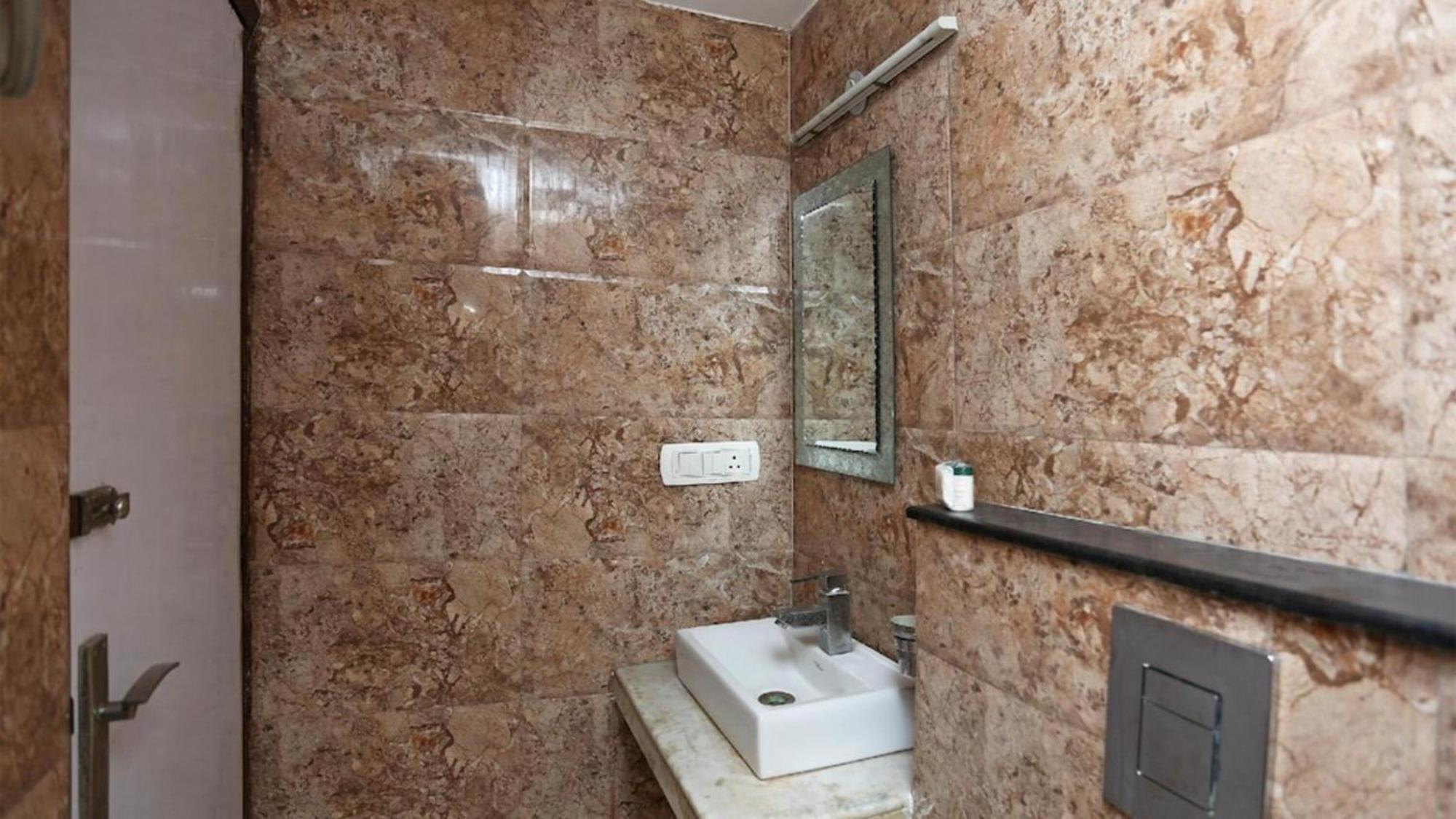 Deluxe Rooms In Jangpura New Delhi Bagian luar foto